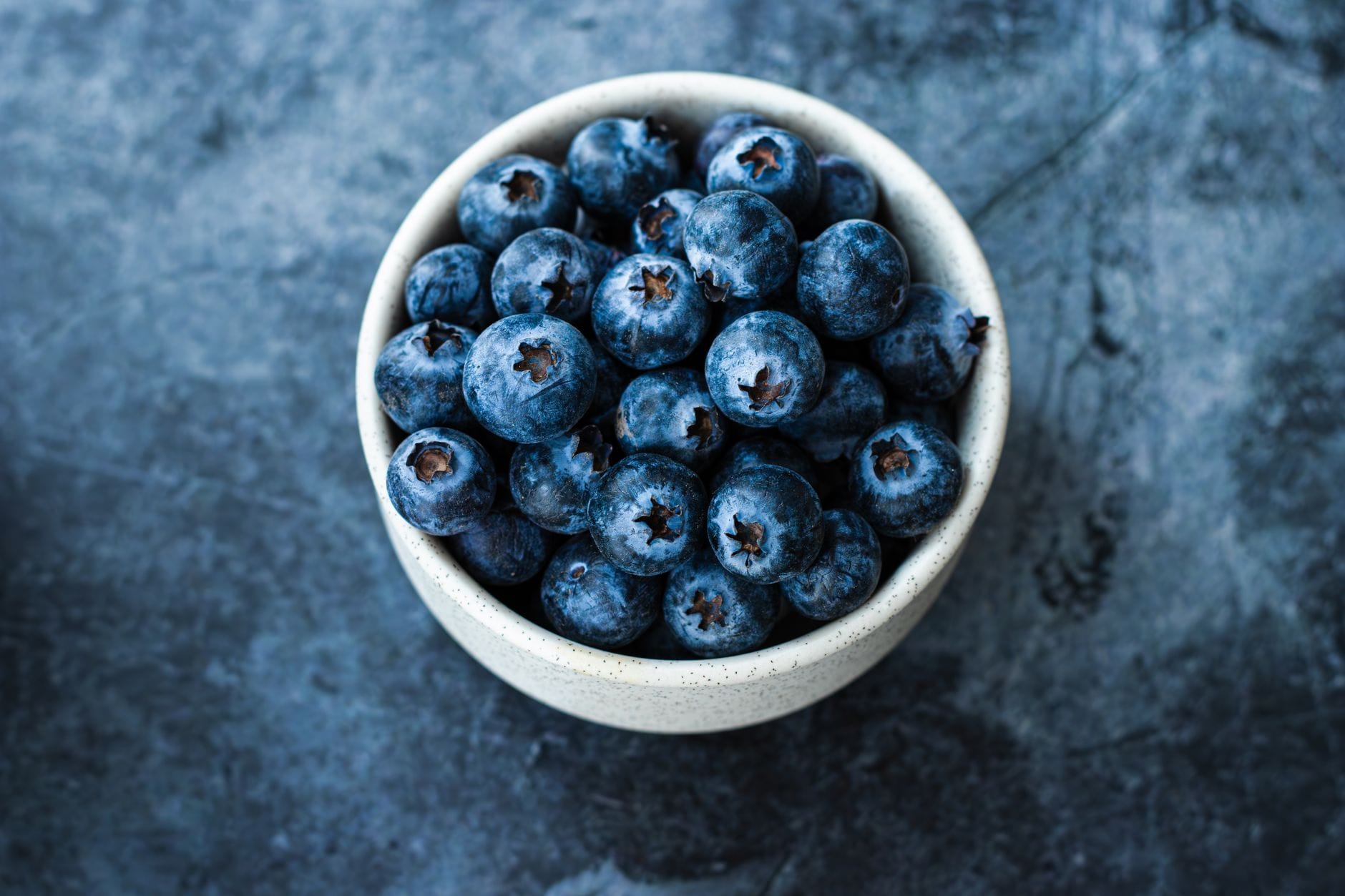fresh blueberries bowl