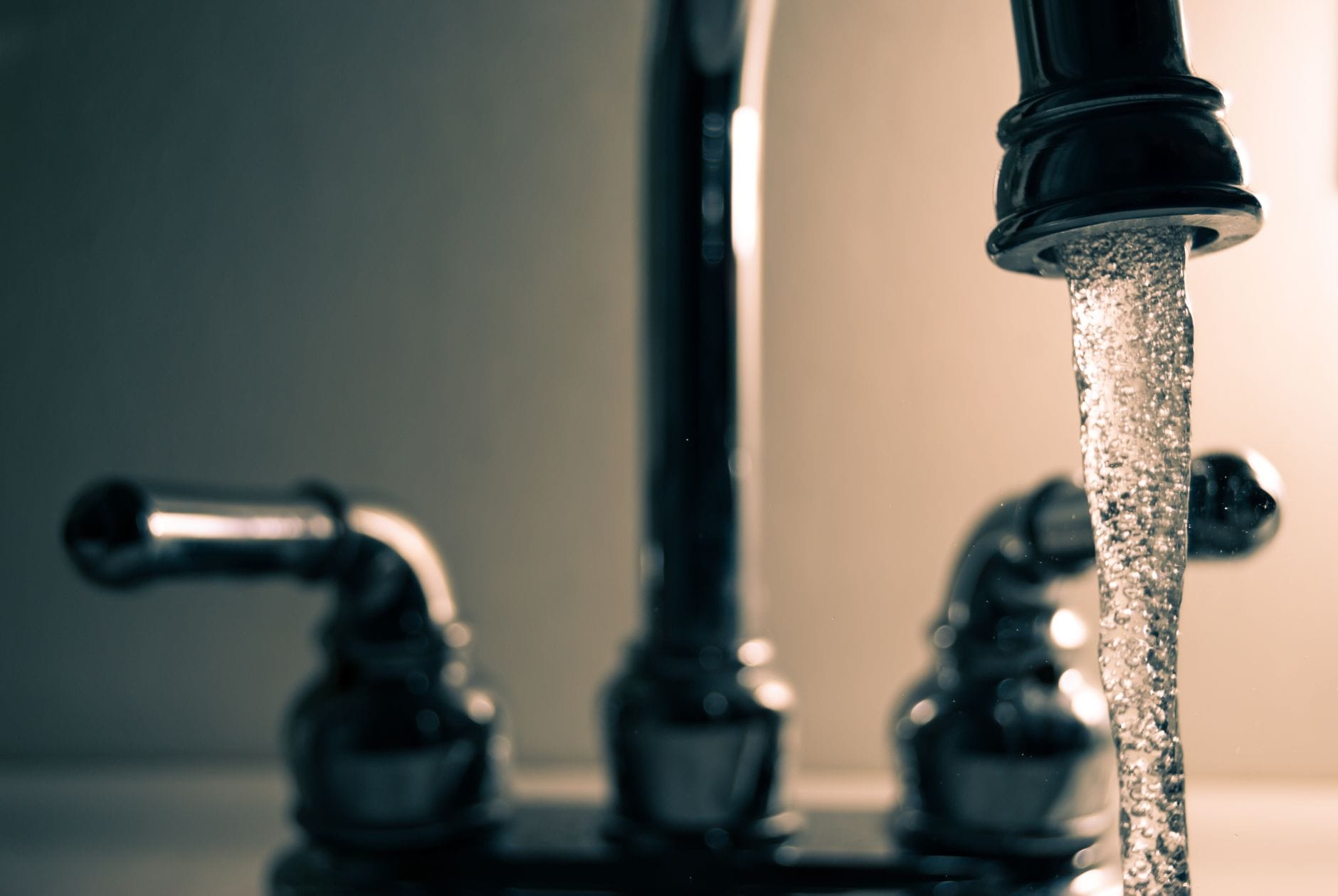 kitchen faucet running water