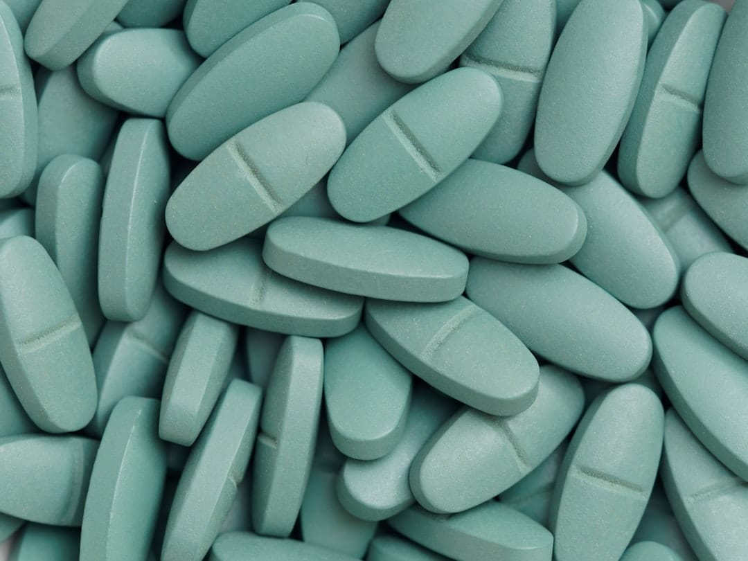 7 Ways Chlorella and Spirulina Stack Up Before You Pick One
